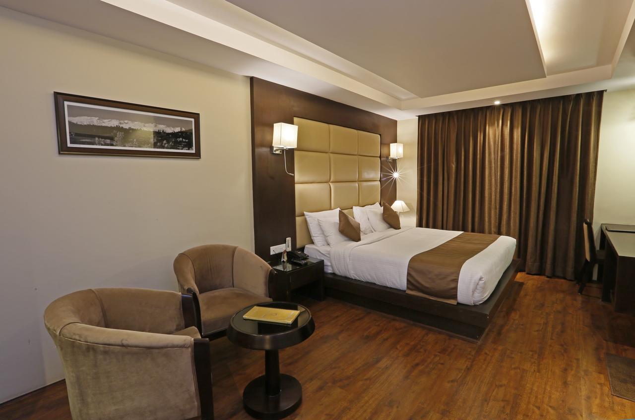 Clarks Inn Srinagar Eksteriør bilde